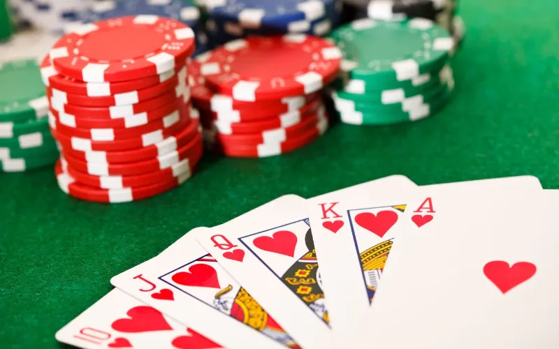 Texas Holdem Poker tạo cơ hội cho người chơi thử thách bản thân